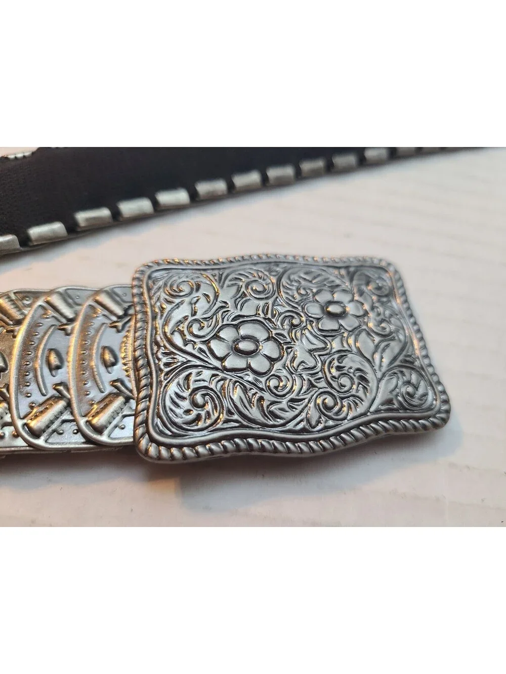 Vintage Silver Toned Metal & Elastic Stretch Belt Floral Embossed w/ Metal Plate